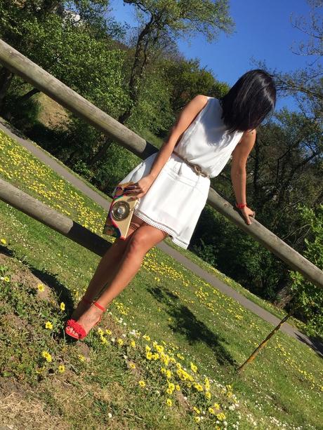 Vestido blanco y sandalias rojas photo B282A219-BC56-45FE-A697-F8CB7333B697_zpskaldomlh.jpg
