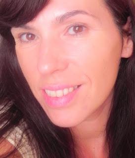 Look rápido de verano, en cuatro pasos (nude + delineado vivo) Look rápido de verano, en cuatro pasos (nude + delineado vivo)