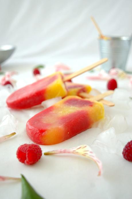 Polos de piña, fresa y frambuesa, sano y delicioso, todo en uno Polos de piña, fresa y frambuesa, sano y delicioso, todo en uno