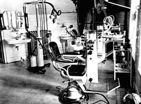 Hospital de jornaleros San Francisco de Paula Hospital de Maudes-Consulta odontología 1939-AGA_SMALL