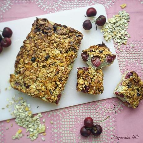 Cuadrados de cereza con muesli de frutas cuadrados-de-cereza-con-muesli-de-frutas