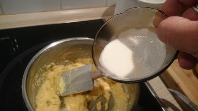 HUEVOS REVUELTOS CON SALMÓN AHUMADO (O cómo tener una cena en menos de 10 minutos) HUEVOS REVUELTOS CON SALMÓN AHUMADO (O cómo tener una cena en menos de 10 minutos)