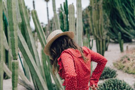 Realisation_Par_Dress-Star_Print-Red_Dress-Outfit-Catonier-Hat-Lack_Of_Color-Black_Sandals_Topshop-Barcelona-Collage_Vintage-Mossen_Gardens-9