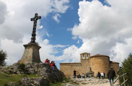 La ermita de San Frutos, un balcón a las Hoces del Duratón Cruz y ermita de San Frutos Hoces del Duratón