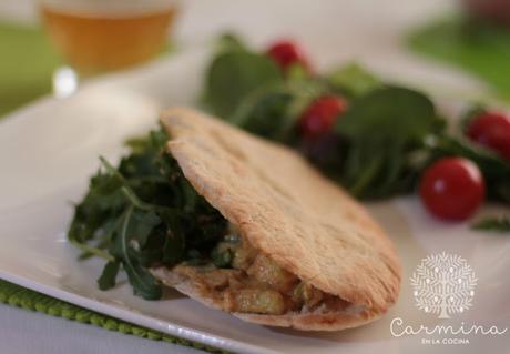 TOMATES RELLENOS DE POLLO CON GUACACHIPOTLE TOMATES RELLENOS DE POLLO CON GUACACHIPOTLE