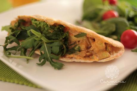 TOMATES RELLENOS DE POLLO CON GUACACHIPOTLE TOMATES RELLENOS DE POLLO CON GUACACHIPOTLE