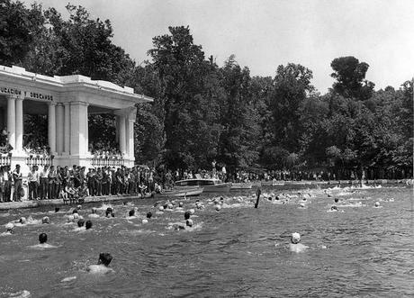 Fotos antiguas: Nadando en el Retiro Fotos antiguas: Nadando en el Retiro