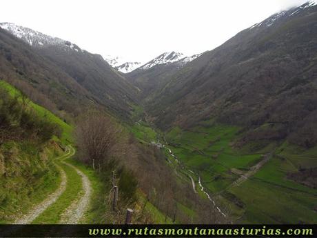 Valle de Riomolín, Cangas del Narcea Desvío a la izquierda hacia Riomolín
