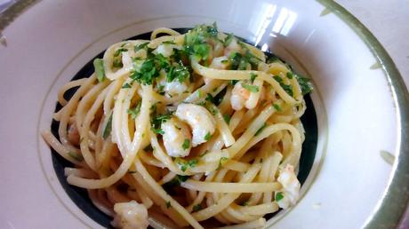 Espaguetis con calabacín y gambas - Linguine con zucchine e scampi - Zucchini and shrimp pasta calabacincigalas
