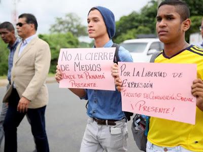 Estudiantes marchan en apoyo a La Estrella de Panamá