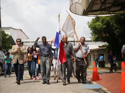 Estudiantes marchan en apoyo a La Estrella de Panamá