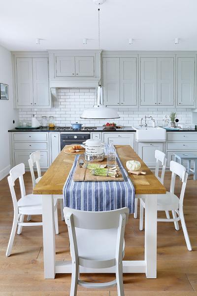 UNA VIVIENDA ELEGANTE CON TONOS AZULES Y ESTILO MARINERO UNA VIVIENDA ELEGANTE CON TONOS AZULES Y ESTILO MARINERO