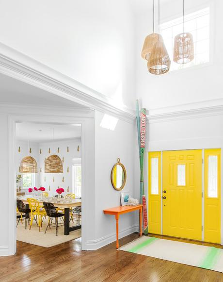 una casa con color, piñas, sandías y una mezcla de estilos exquisita Westhampton Beach Playhouse