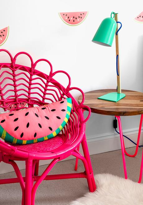 una casa con color, piñas, sandías y una mezcla de estilos exquisita Westhampton Beach Playhouse