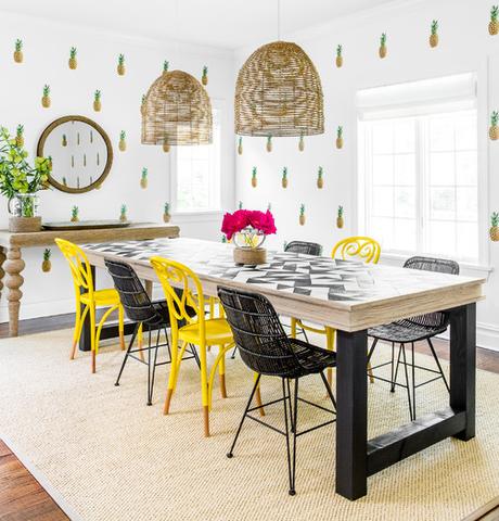 una casa con color, piñas, sandías y una mezcla de estilos exquisita Westhampton Beach Playhouse