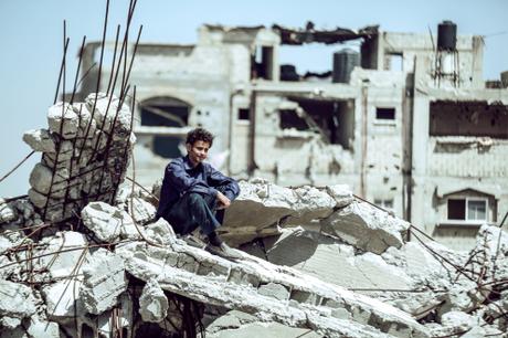 Crítica de “Idol” (2015) Manu Zapata_El cine (de estreno) fácil de leer_vivazapata.net_IDOL_entre las ruinas de Gaza