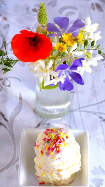 Helado cremoso no-churn sin máquina ni cocción cake confetti Helado cremoso no-churn sin máquina ni cocción cake confetti