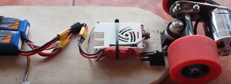 Un monopatin controlado por una Raspberry Pi r2.png