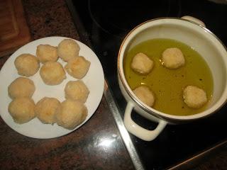 BOLAS DE PATATA Y MERLUZA BOLAS DE PATATA Y MERLUZA