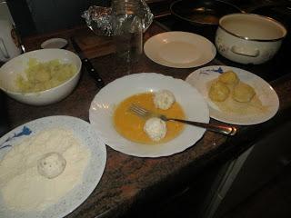 BOLAS DE PATATA Y MERLUZA BOLAS DE PATATA Y MERLUZA