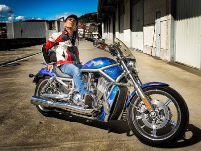 Fito encabeza una iniciativa contra el cáncer sorteando su Harley Davidson