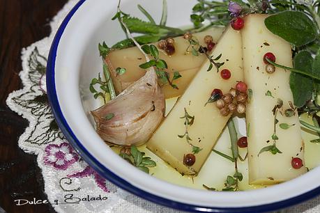 Queso en Aceite y Hierbas Aromáticas Queso en Aceite y Hierbas Aromáticas