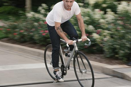 Levi's sigue apostando por el ciclista que llevas dentro Levi's Commuter, Levi´s, Commuter x Damien Correll Tee, Daniel Correl, bikers, bicicletas, Suits and Shirts, lifestyle,
