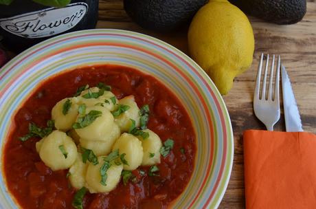PISTO CON GNOCCHI RELLENOS DE GORGONZOLA Y ALBAHACA PISTO CON GNOCCHI RELLENOS DE GORGONZOLA Y ALBAHACA