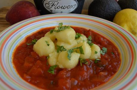 PISTO CON GNOCCHI RELLENOS DE GORGONZOLA Y ALBAHACA PISTO CON GNOCCHI RELLENOS DE GORGONZOLA Y ALBAHACA