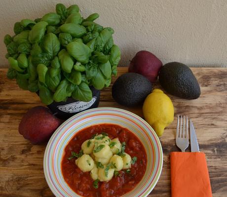 PISTO CON GNOCCHI RELLENOS DE GORGONZOLA Y ALBAHACA PISTO CON GNOCCHI RELLENOS DE GORGONZOLA Y ALBAHACA