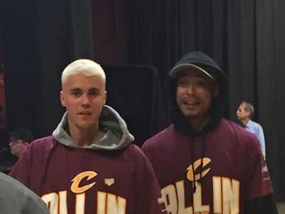 Justin Bieber recibe una tanda de mamporros