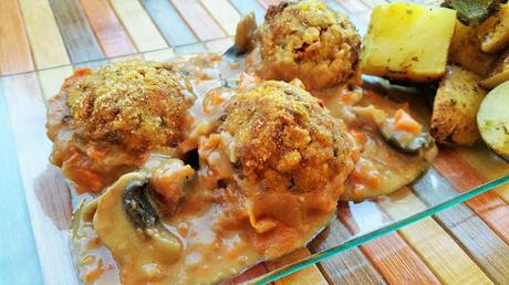 Albóndigas de lentejas y arroz con salsa de champiñones Albóndigas de lentejas y arroz con salsa de champiñones