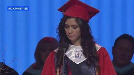 Mejor alumna de una secundaria de Dallas revela que es ilegal Mejor alumna de una secundaria de Dallas revela que es ilegal
