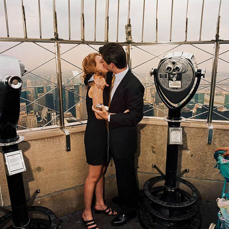 Kissing Couple Atop Empire State Building Nyc