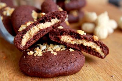 Cookies de chocolate rellenas de mantequilla de cacahuete