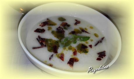 SOPA DE MELON CON ACEITE DE HIERBABUENA SOPA DE MELON CON ACEITE DE HIERBABUENA