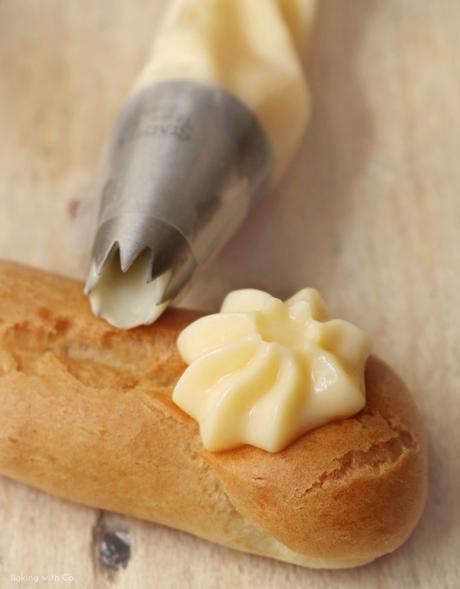 eclair con crema pastelera