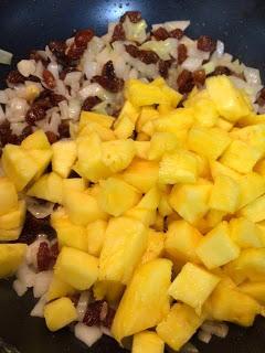 ARROZ FRITO CON GAMBAS Y PIÑA ARROZ FRITO CON GAMBAS Y PIÑA