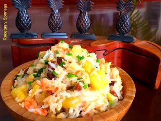 ARROZ FRITO CON GAMBAS Y PIÑA ARROZ FRITO CON GAMBAS Y PIÑA