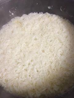 ARROZ FRITO CON GAMBAS Y PIÑA ARROZ FRITO CON GAMBAS Y PIÑA