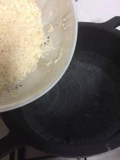 ARROZ FRITO CON GAMBAS Y PIÑA ARROZ FRITO CON GAMBAS Y PIÑA