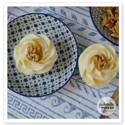 CUPCAKES DE YOGUR GRIEGO, NUECES Y MIEL / GREEK YOGURT CUPCAKES WITH WALNUTS AND HONEY CUPCAKES DE YOGUR GRIEGO, NUECES Y MIEL / GREEK YOGURT CUPCAKES WITH WALNUTS AND HONEY