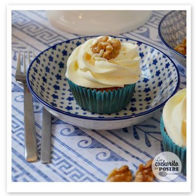 CUPCAKES DE YOGUR GRIEGO, NUECES Y MIEL / GREEK YOGURT CUPCAKES WITH WALNUTS AND HONEY CUPCAKES DE YOGUR GRIEGO, NUECES Y MIEL / GREEK YOGURT CUPCAKES WITH WALNUTS AND HONEY
