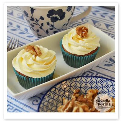 CUPCAKES DE YOGUR GRIEGO, NUECES Y MIEL / GREEK YOGURT CUPCAKES WITH WALNUTS AND HONEY CUPCAKES DE YOGUR GRIEGO, NUECES Y MIEL / GREEK YOGURT CUPCAKES WITH WALNUTS AND HONEY