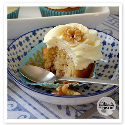 CUPCAKES DE YOGUR GRIEGO, NUECES Y MIEL / GREEK YOGURT CUPCAKES WITH WALNUTS AND HONEY CUPCAKES DE YOGUR GRIEGO, NUECES Y MIEL / GREEK YOGURT CUPCAKES WITH WALNUTS AND HONEY