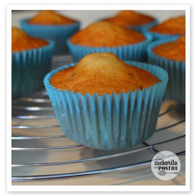 CUPCAKES DE YOGUR GRIEGO, NUECES Y MIEL / GREEK YOGURT CUPCAKES WITH WALNUTS AND HONEY CUPCAKES DE YOGUR GRIEGO, NUECES Y MIEL / GREEK YOGURT CUPCAKES WITH WALNUTS AND HONEY