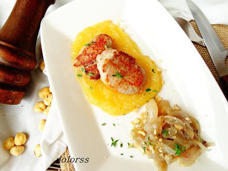 Solomillo de cerdo con puré de manzana y cebolla con avellanas Solomillo de cerdo con puré de manzana y cebolla con avellanas