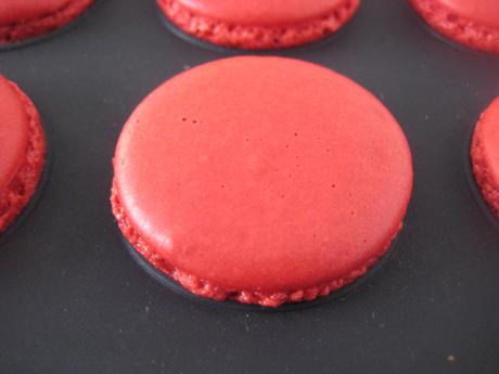 MACARONS ROJO PASIÓN,  PERFECTOS O CASI.  Trucos y paso a paso