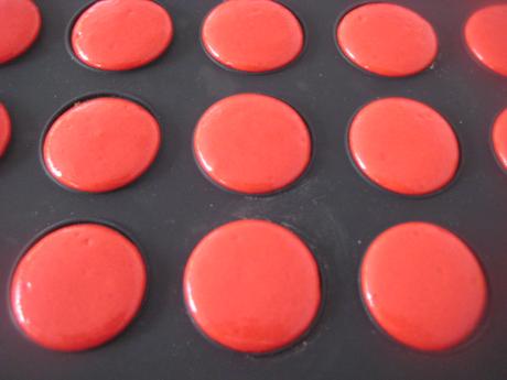 MACARONS ROJO PASIÓN,  PERFECTOS O CASI.  Trucos y paso a paso