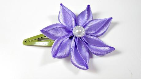 Flores con cintas de raso (Kanzashi) Flores con cintas de raso (Kanzashi)